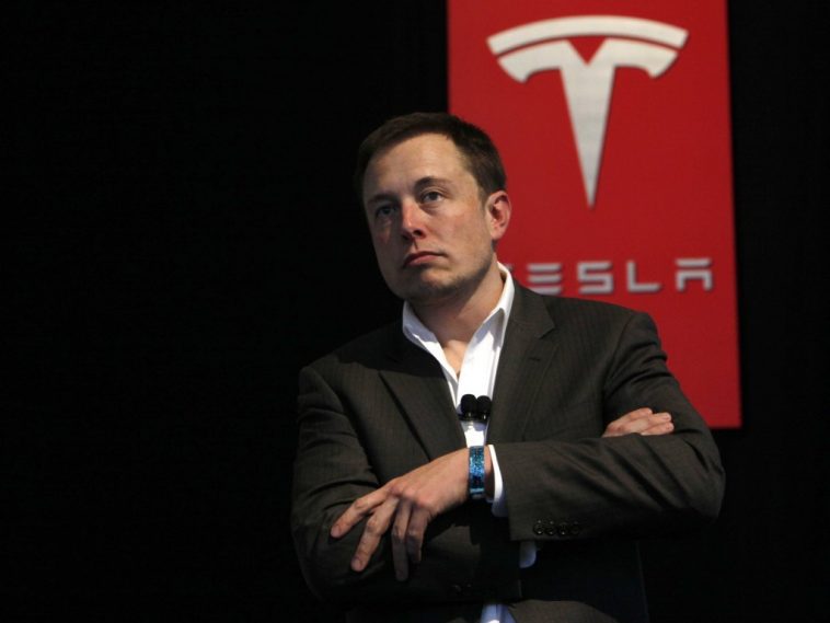 Elon Musk Afuta Kurasa za Facebook za Tesla na SpaceX