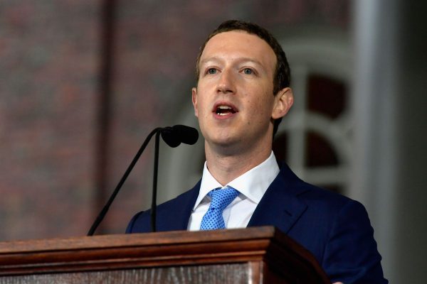 Angalia Hapa Mubashara Mark Zuckerberg Akiojiwa na Congress