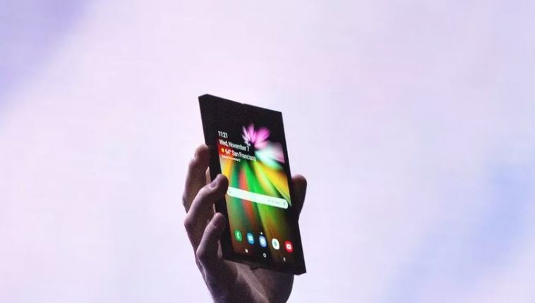 Samsung Flexible Smartphone (simu inayojikunja)